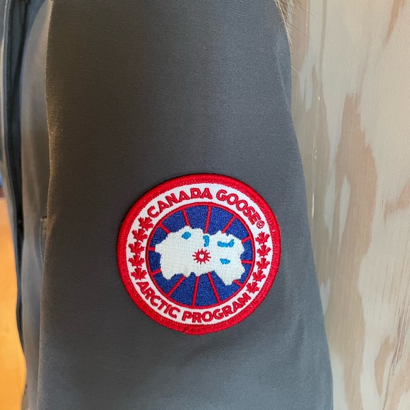 Canada Goose Parka - Picture 4 of 7